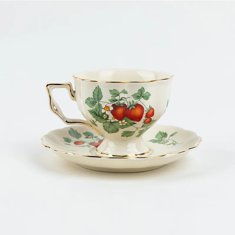 Retro Strawberry Dinner Plate and Bowl Set Decorative Ceramic Salad Dessert Plate Curry Pasta Dish Crockery Dinnerware Set